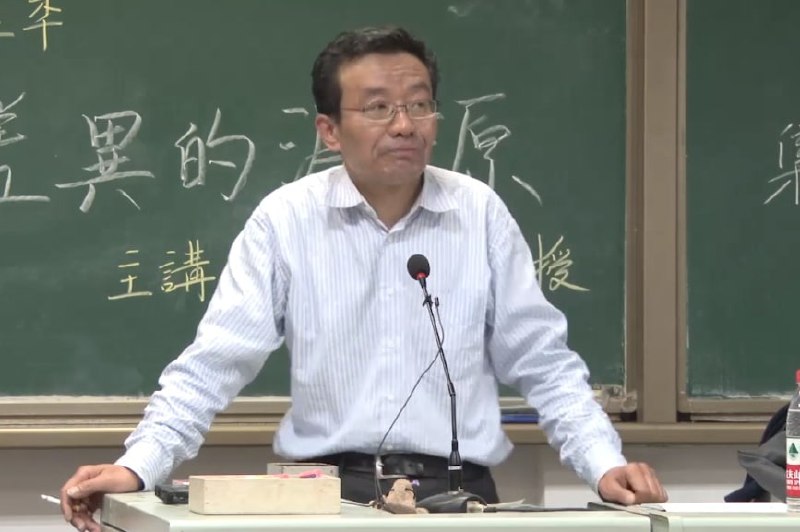 复旦“哲学王子”王德峰讲座合集王德峰，复旦大学哲学学院教授、博士生导师，其上课时激情洋溢，见解深刻，极富魅力，深得学生爱戴，在学生中有很高的声誉，被誉为“哲学王子”