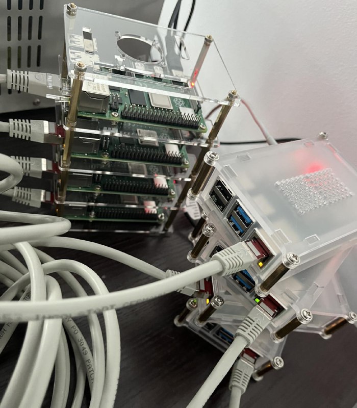 分布式Llama：该项目证明可以将 LLMs 的工作负载分散到多个设备上并实现显着的加速