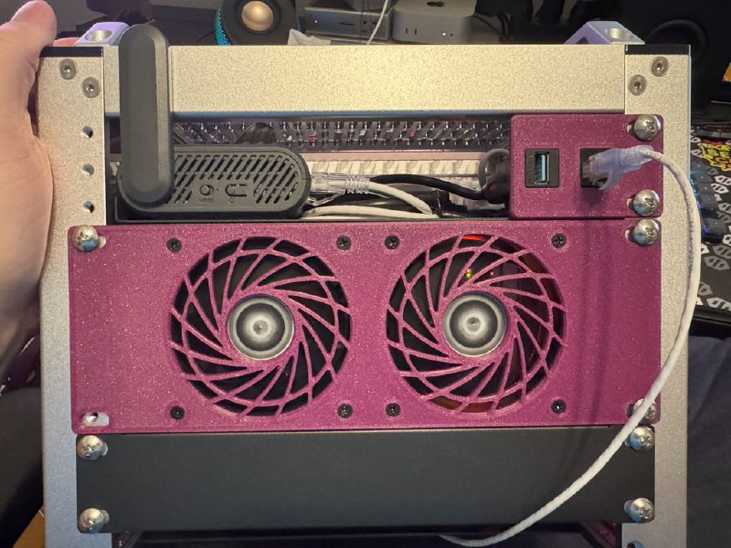 LabStack：为树莓派和其他单板计算机（SBC）提供模块化机架安装解决方案