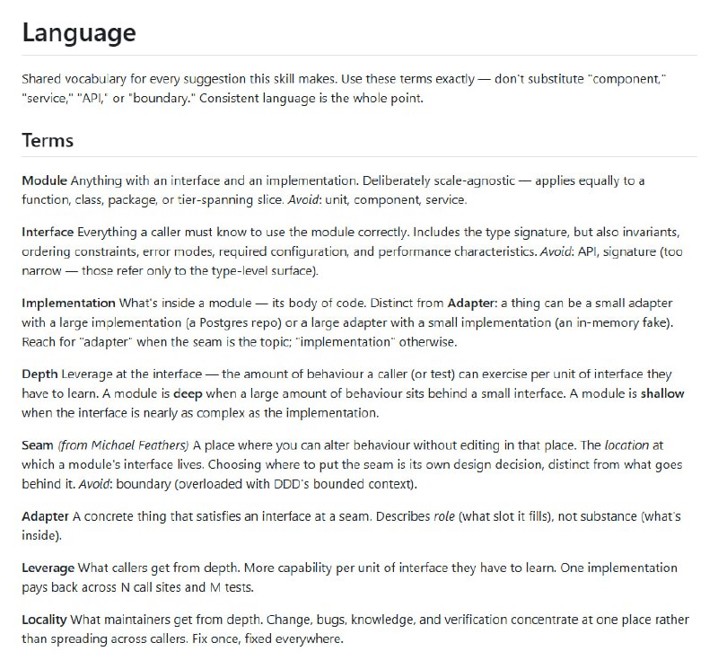 开发代码库架构时需要切换各种工具和概念：设计模式文档、架构指南、重构工具、代码审查 checklist，来回翻阅效率低下