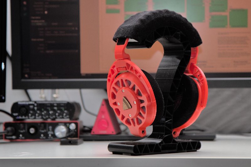 Ploopy耳机：一套开源3D打印耳机，搭配由树莓派Pico驱动的DAC/放大器/均衡器板，提供完整的设计与生产文件，支持自定义固件和硬件设计